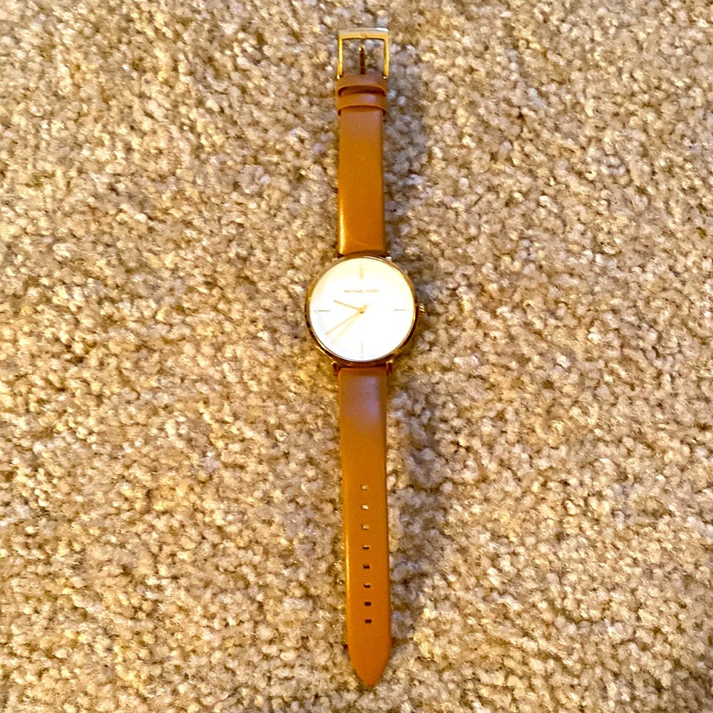 Michael Kors leather watch! Excellent condition, rarely worn